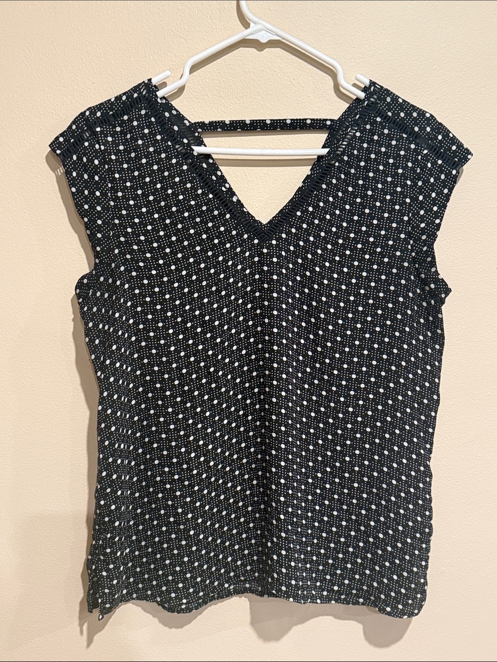 DR2 Black and White Polka Dot V-Neck blouse Lightweight Breezy Everyday Chic